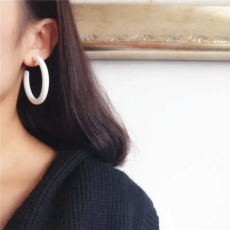 

Simple Temperament Earrings Big Circle White Transparent Acrylic Earrings Women C-shaped Stud Earrings New Trendy Jewelry Female