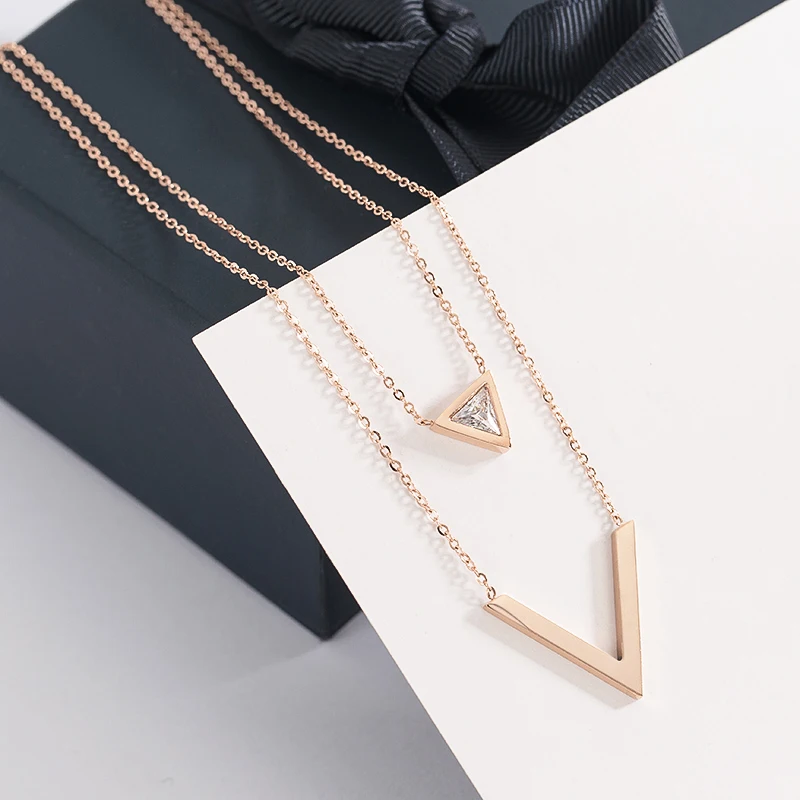 

YUN RUO 2018 New Arrival Rose Gold Color Elegant V Shape Crystal Pendant Necklace Fashion Titanium Steel Woman Jewelry Not Fade