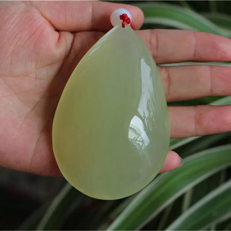 Northeast of original rock of xiuyan jade piece of jade in hand playin