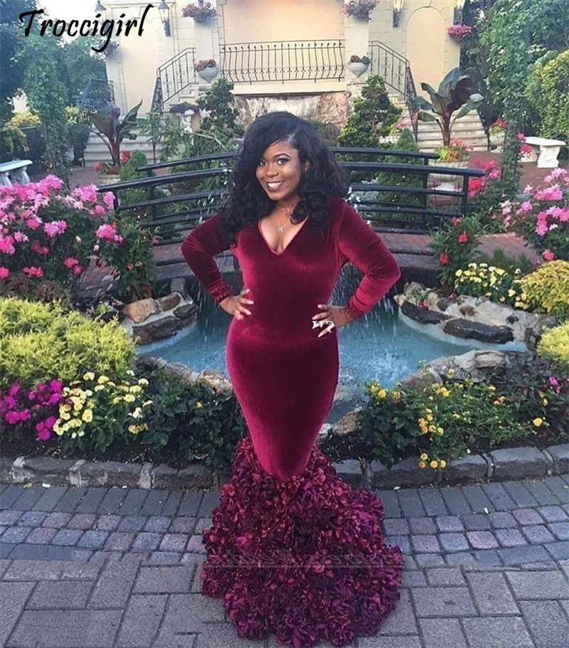 

Long Sleeve Prom Dresses Burgundy Velvet with 3D Rose Flowers V-Neck Mermaid Sexy Plus Size Occasion Dress Evening Pageant Gowns