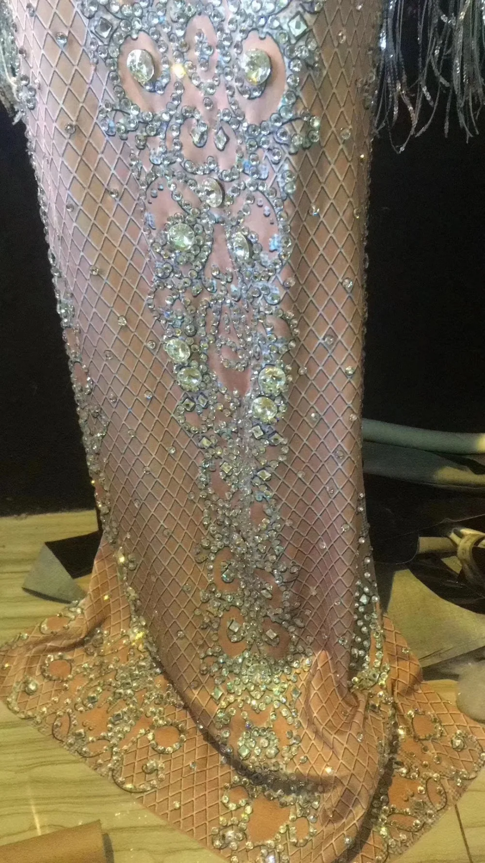 Модные новые серебряные стразы с кисточками с длинным рукавом обтягивающее платье леди певица вечернее представление Кристалл длинное платье сценический костюм