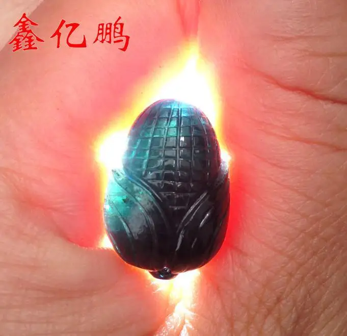 

Shandong specialty Natural sapphire pendant DiaoKeJian But each peace hang 23 carats specials men and women