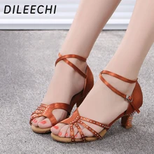 DILEECHI/туфли для латинских танцев; женская обувь с мягкой подошвой и стразами; квадратная Профессиональная Обувь для танцев; Летние босоножки