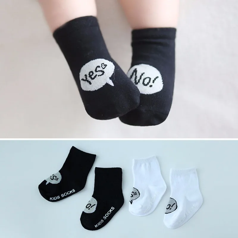 Новые носки для малышей с героями мультфильмов новые Нескользящие хлопковые носки с асимметричным алфавитом для малышей носки для маленьких мальчиков и девочек носки для малышей meias para bebe