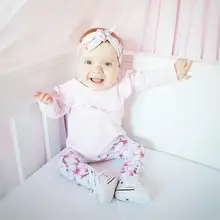Комплект одежды из 3 предметов для маленьких девочек, милые складывающиеся топы с рюшами и длинным рукавом, повседневные штаны с цветочным принтом повязка на голову, комплект одежды для младенцев