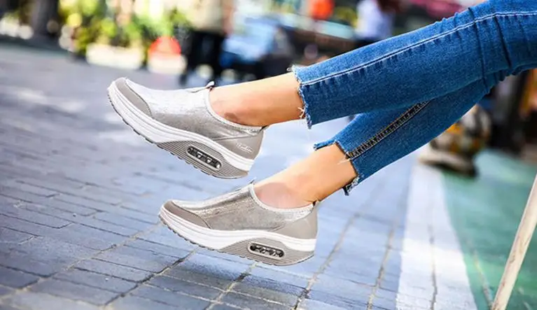 

Rocking shoes female 2018 new mesh big number one pedal lazy shoes mesh thick bottom female vulcanized shoes