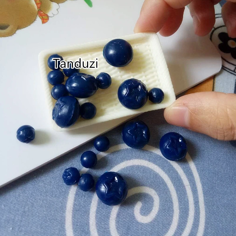 

Wholesale 100PCS Simulation Fruit PVC Fake Blueberry Imitation Fruit Mini Plastic Deco Parts Dollhouse Food Decoration Crafts