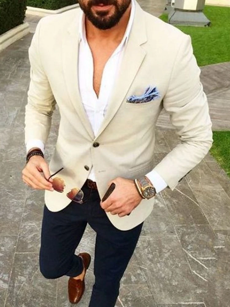 Mittelalterlich Landschaft blaues jackett beige hose