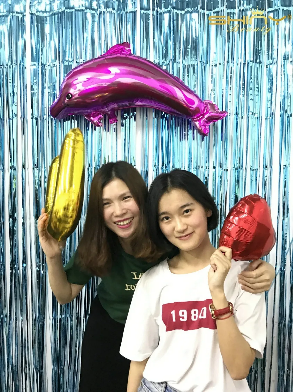 foil fringe backdrop027