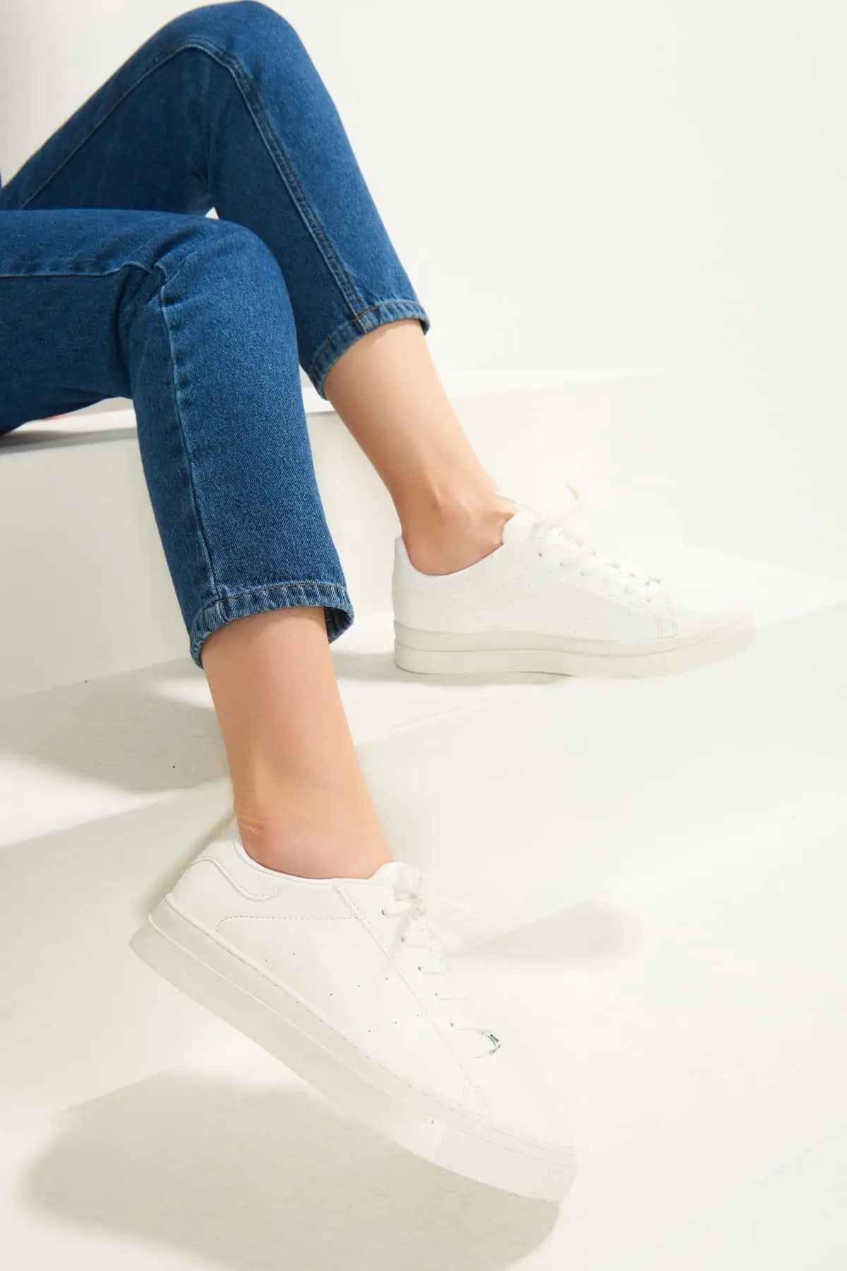 

Bambi White Women 'S Sneaker H0606063309