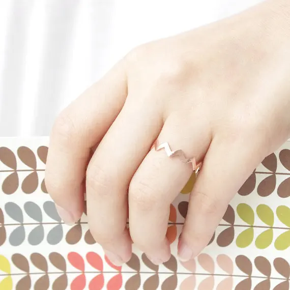 Shuangshuo New Fashion Wave Ring Engagement Ring Wedding Ring Silver Zig Zag Wave Band Rings for Women Gifts JZ032