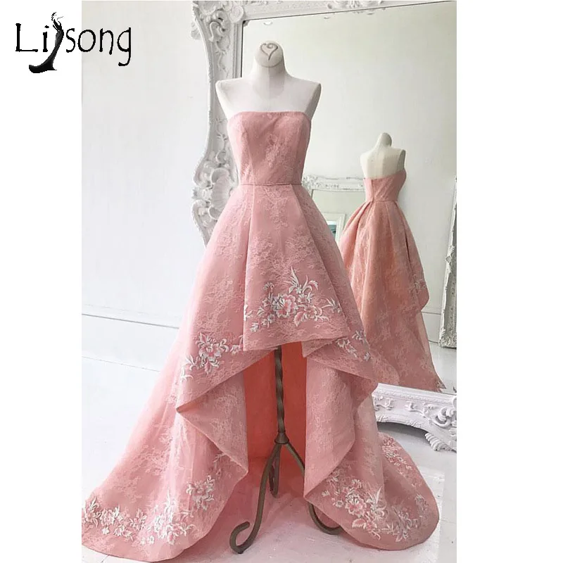 Abendkleider 2018 Kant Prom Jurken Vintage Coral Roze Hoge Lage Lange Pron Toga Strapless Lace Up Abiye Formele Feestjurk Abendkleider 2018 Kant Prom Jurken Vintage Coral Roze Hoge Lage Lange Pron Toga Strapless Lace Up Abiye Formele Feestjurk