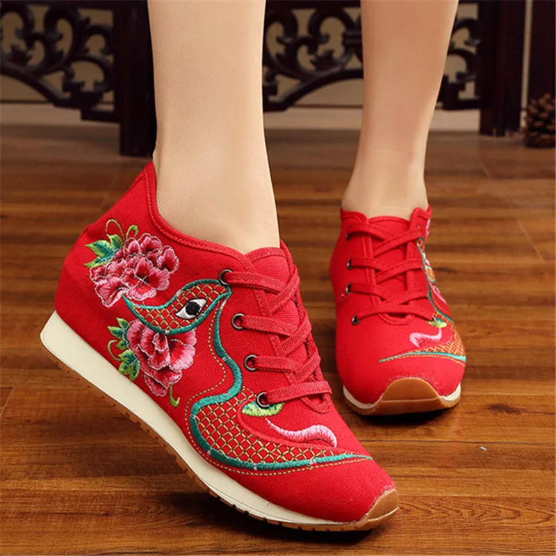 

New Design 2018 Spring Chinese Women Embroidery Shoes Casual Canvas Embroidery Eyes Zapatos Female Shoes Students Increased Flat