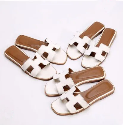 

Sandals women's summer fashion wear slippers new travel Joker flat beach sandals slippers