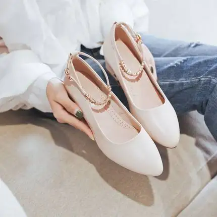 

Brand women's shoes 2019 new small white shoes wild fashion flat shoes large size couple models ladies shoes