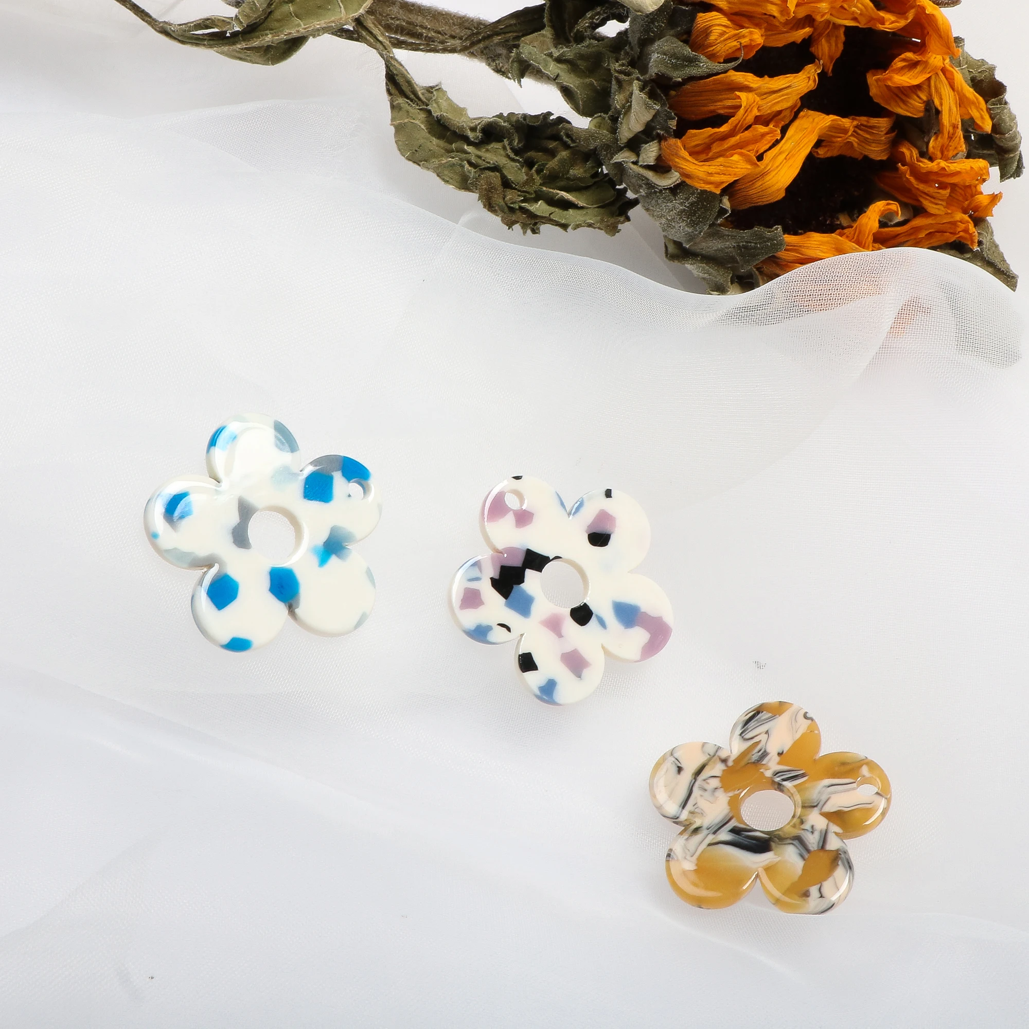 Ins wind cream particle acetic acid plate cute five large flowers DIY handmade jewelry earrings nail accessories materials Ins wind cream particle acetic acid plate cute five large flowers DIY handmade jewelry earrings nail accessories materials