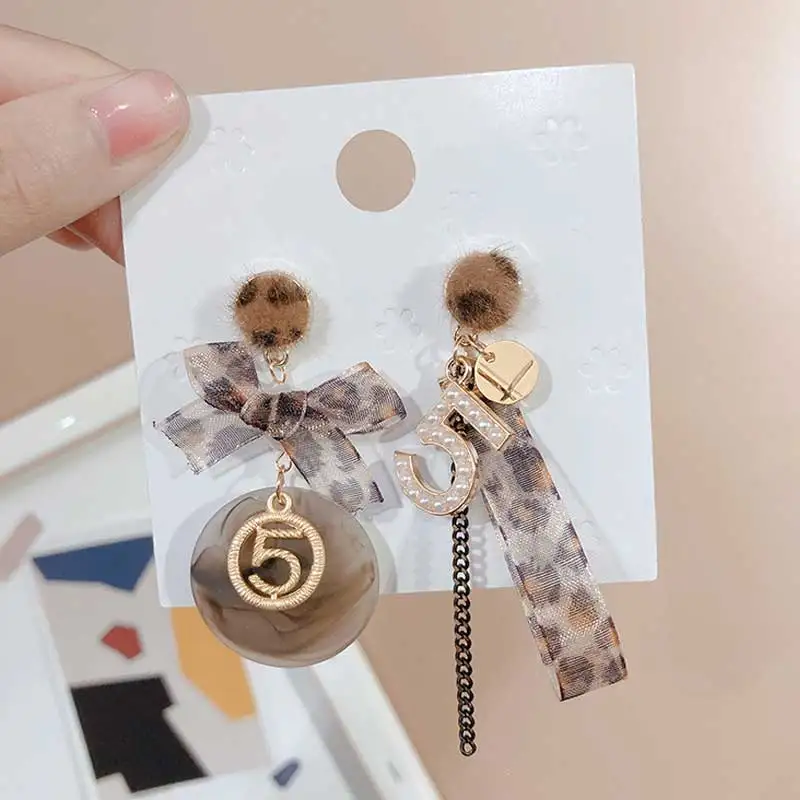 Знаменитые дизайнерские золотые жемчужные серьги для женщин с цифрой 5, леопардовые серьги с бантом, модные ювелирные изделия