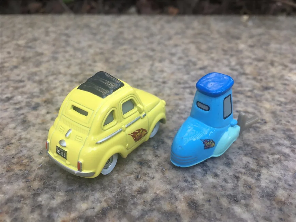 Гоночная команда Дисней Pixar 2 шт. металлические Литые игрушечные машины Luigi & Guido