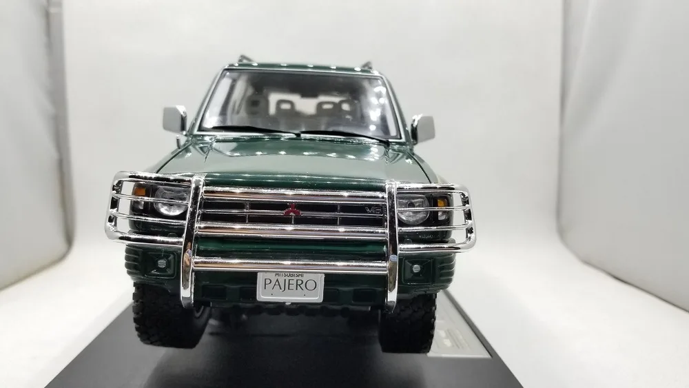 US $109.80 118 Diecast Model for Mitsubishi Pajero 1998 Classic SUV Alloy Toy Car Miniature Collection