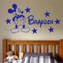 Персонализированные Микки Маус имя переводной рисунок, настенные наклейки домашний декор Выбор имени ребенка виниловые наклейки для детского сада, для спальни мальчика росписи JW157