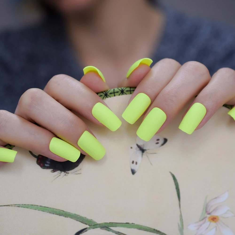 Квадратные матовые ногти Chartreuse среднее лимонное масло искусственные с клейким