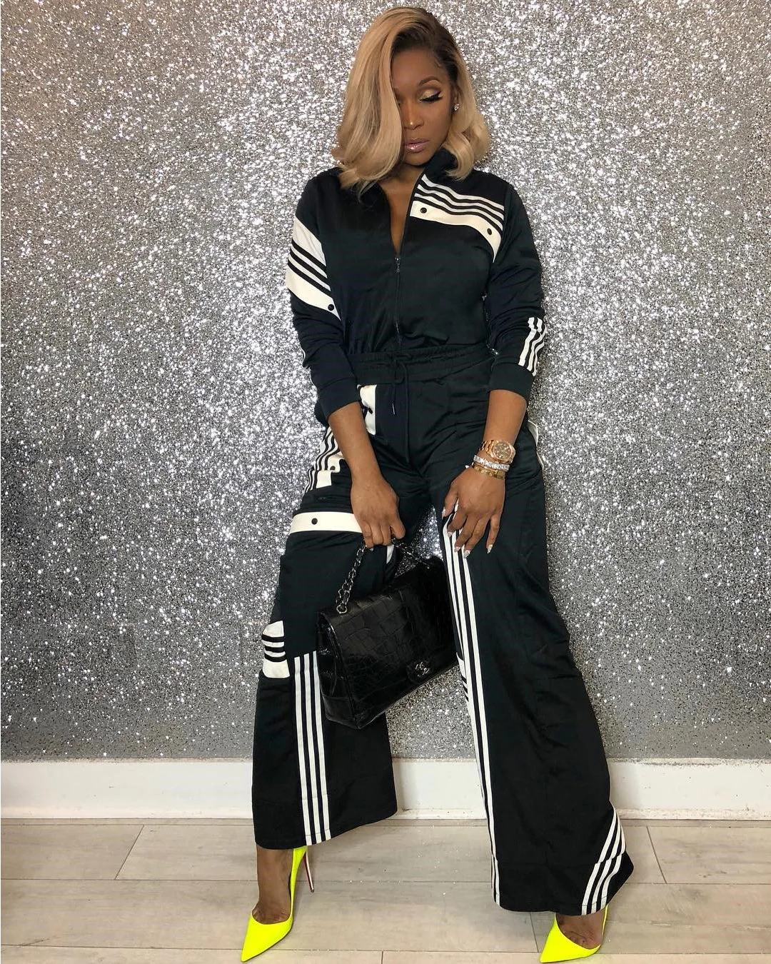 عبر الحدود المرأة ارتداء الأوروبية والأمريكية الأزياء الرياضة الأبيض العمودي قطاع مطبوعة واسعة أرجل السراويل اثنين مجموعات عبر الحدود المرأة ارتداء الأوروبية والأمريكية الأزياء الرياضة الأبيض العمودي قطاع مطبوعة واسعة أرجل السراويل اثنين مجموعات