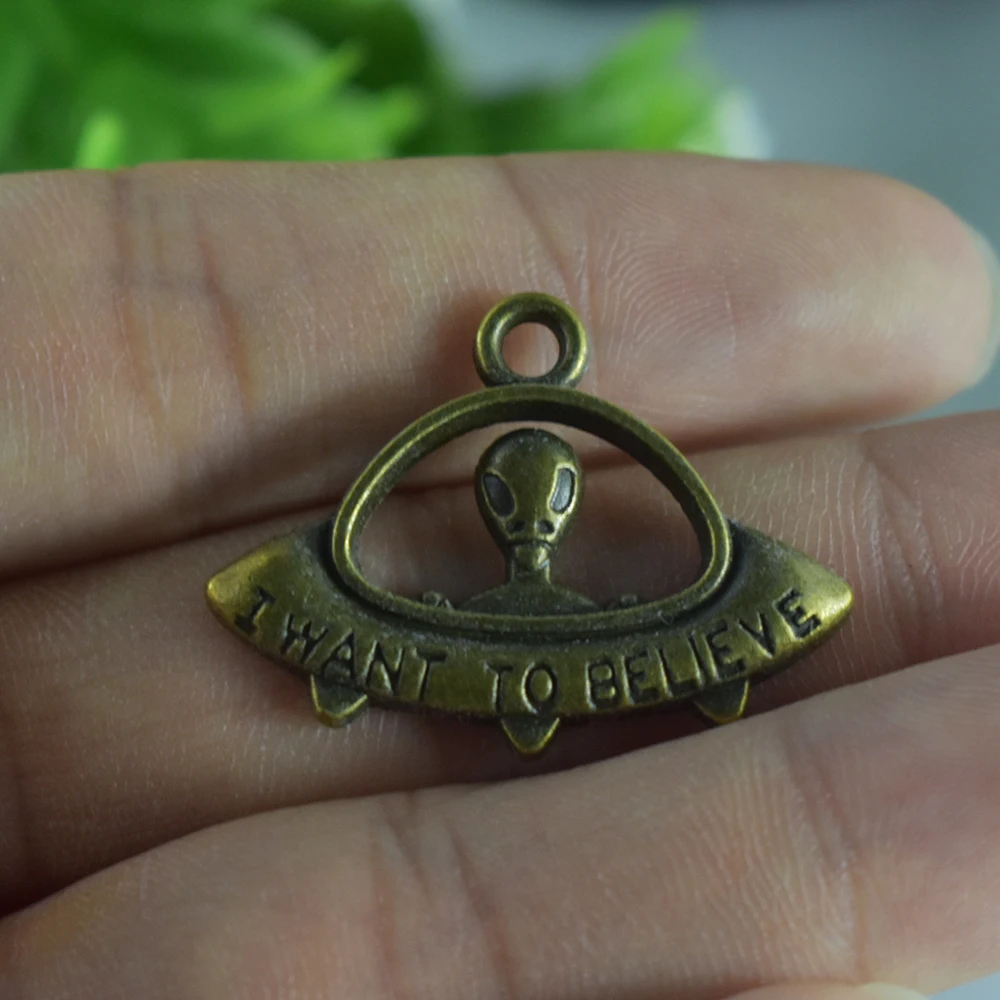 

8pieces 31x23mm Antique Bronze Charm Pendant Alien Jewelry Making DIY Handmade Craft