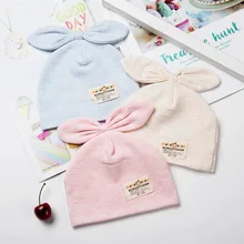 Однотонные хлопковые шапки с ушками и бантом для новорожденных девочек и мальчиков; г. Весенне-летняя одежда для маленьких девочек; аксессуары