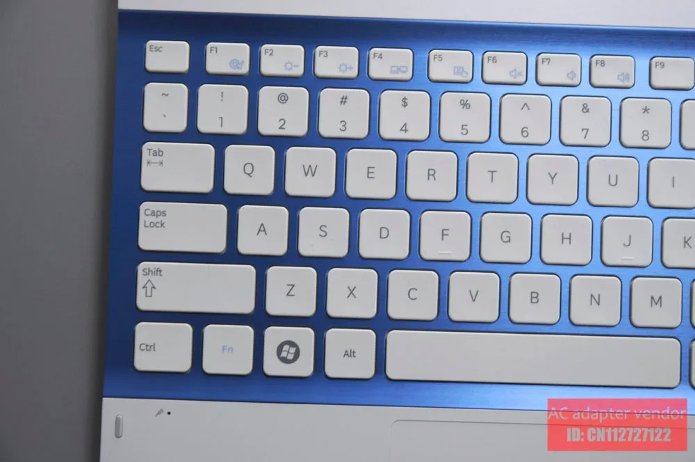 Клавиатура для ноутбука samsung NP300V5A с корпусом c