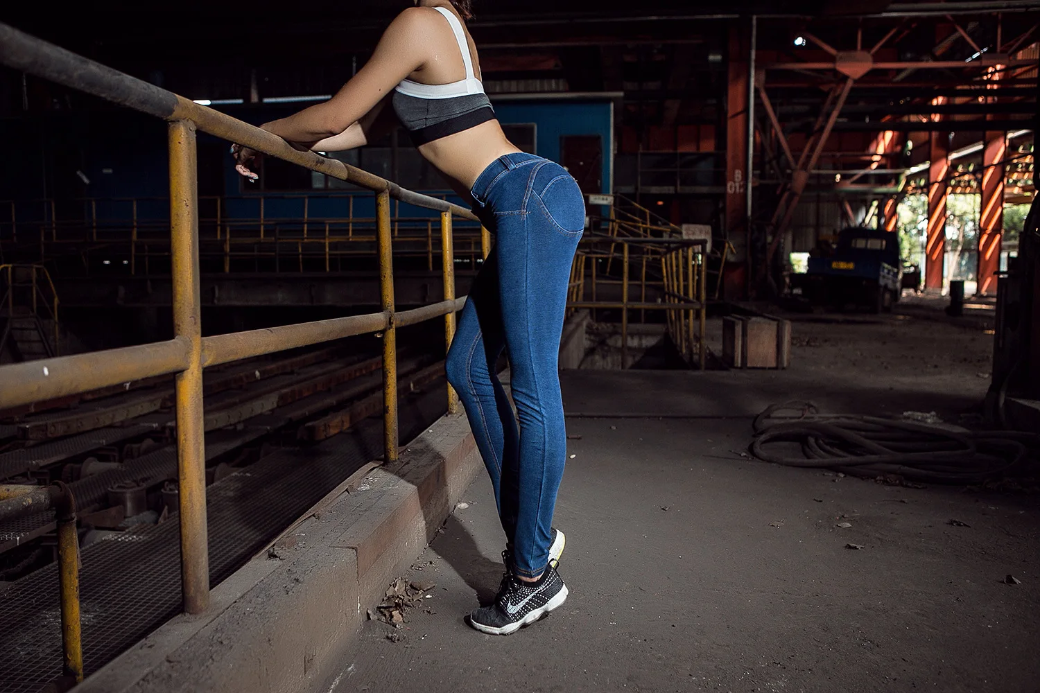 LIBERJOG трикотажные джинсы для фитнеса Леггинсы для женщин пуш-ап бедра низкая посадка Кремниевая Лента Хлопок тянущиеся прямые женские брюки-карандаш