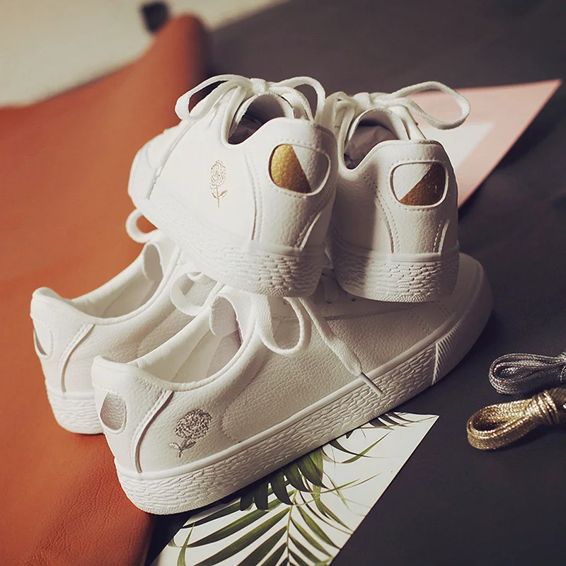 

Small white shoes female spring 2019 new Korean version of the wild leather canvas shoes students with casual embroidery shoes