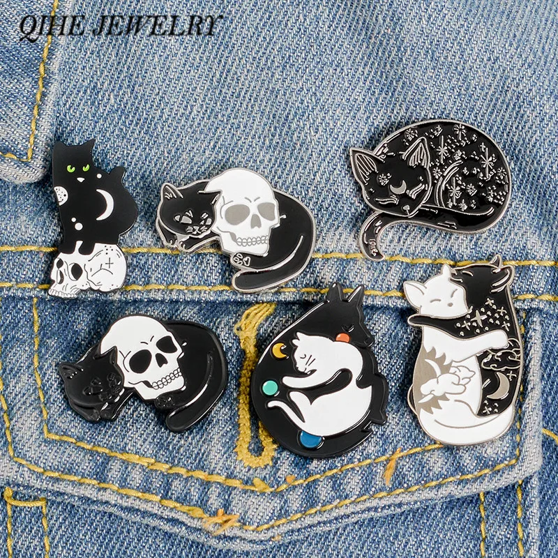 

QIHE JEWELRY Cat and Skull Pins Yin Yang Brooches Witch Black Cat White Skull Head Hug Dark Witchy Accessories Enamel pins