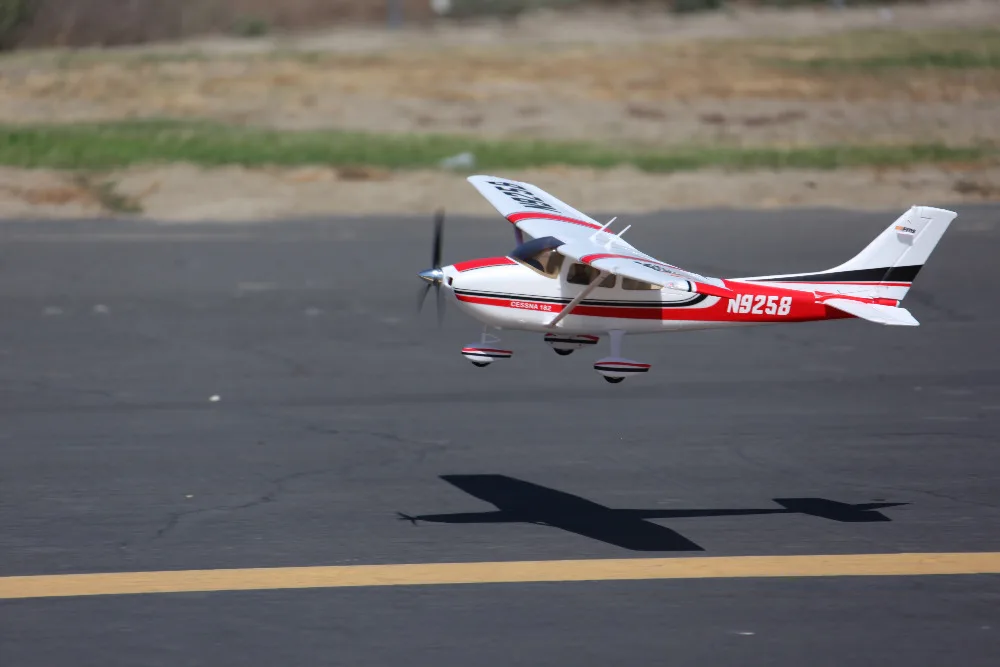 2018 Новый FMS модель 1400 мм/1 4 м воздушный тренировочный Cessna 182 на красный 5CH с