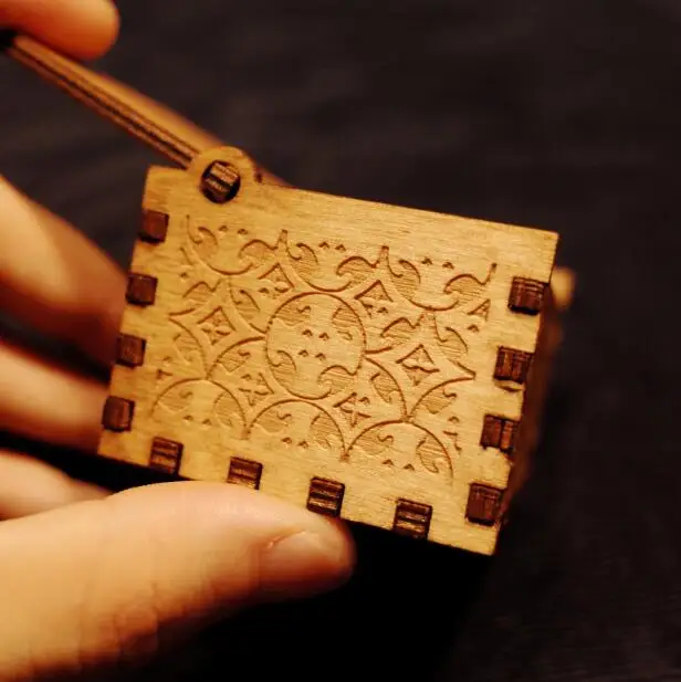 Figuras de Ação e Toy de aniversário presente das crianças 1 : Carved Wooden Box Music Game of Throne Theme Harri Potter Music Boxs t