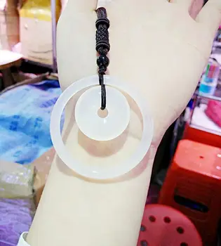 

White Sweater Chain Pendant