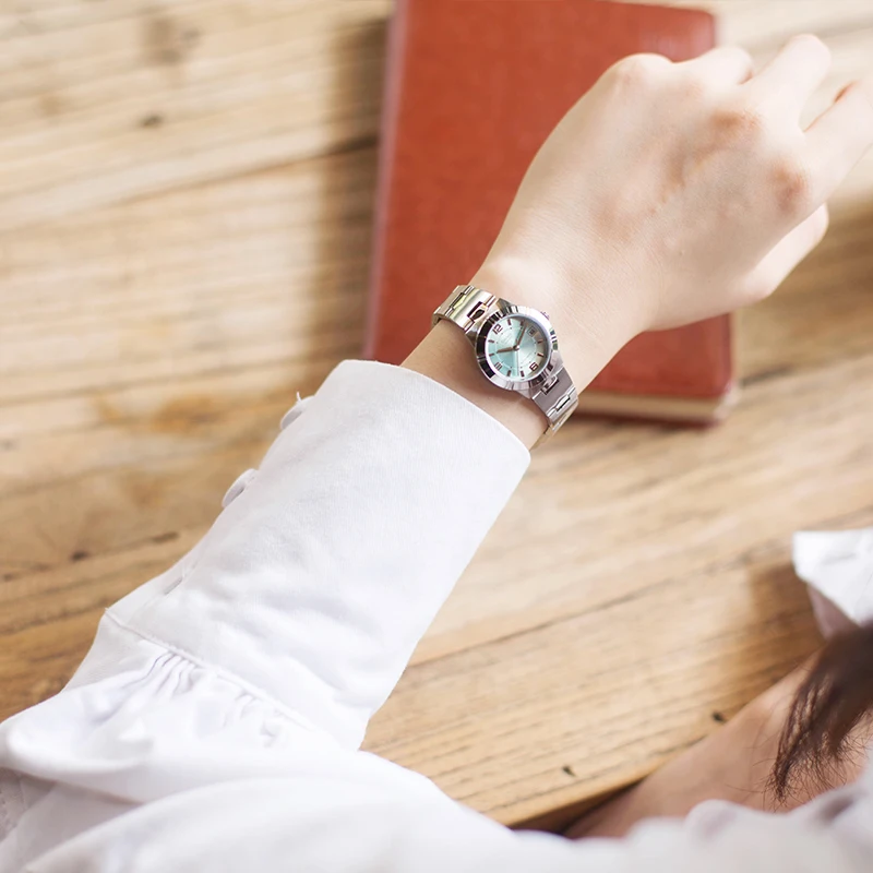 Часы Casio женские простой стальной ремень светильник зеленая маленькая пластина