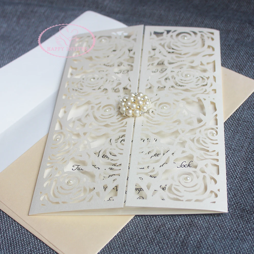 HI3044-04 Personalized Pearl White Laser Cut  Wedding Invitation Card with Pearl Brooch and Envelope Made in China