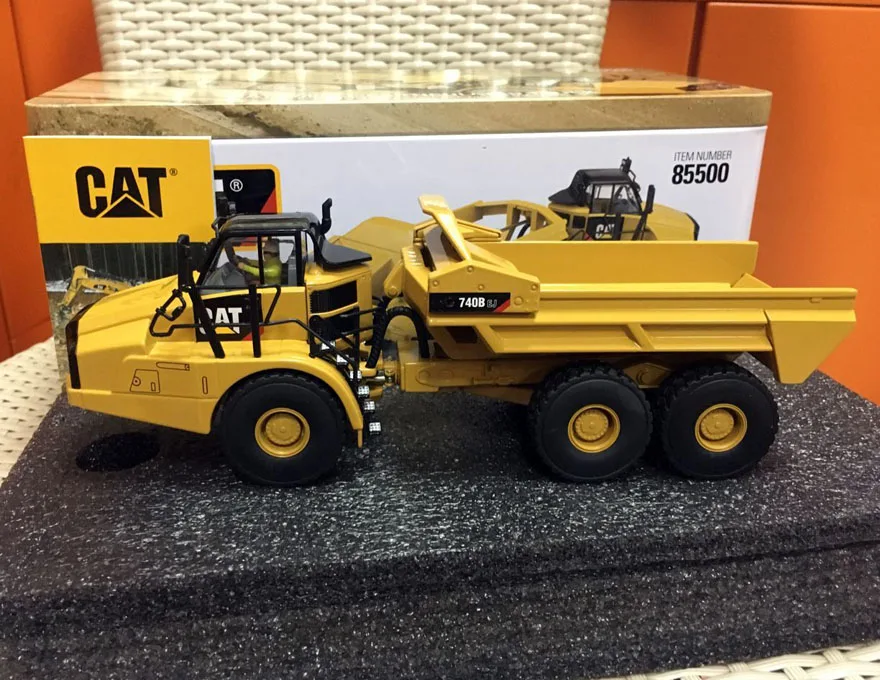 

1/50 CAT 740B EJ ARTICULATED EJECTOR TRUCK By DIECAST MASTERS 85500