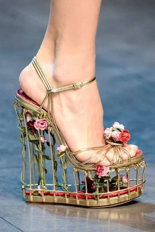 2017 summer newest  platform cut-outs sandal ankle strap sandal rose-embellished metallic leather cage sandals sexy open toe