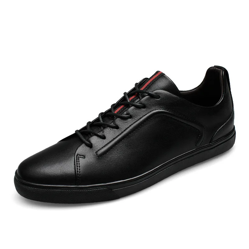 

Men's walking shoes are lightweight and comfortable sports shoes. Men's outdoor leather sports shoes are of the highest quality.