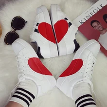 Новые женские туфли на плоской подошве; удобные дышащие туфли-лодочки; повседневная обувь на шнуровке с круглым носком; модная летняя и Осенняя обувь в форме сердца