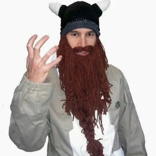 головной убор к бороде. шапка с усами и бородой. шапка с бородой вязаная. спортивная шапка крючком. шапка зимняя викинг.