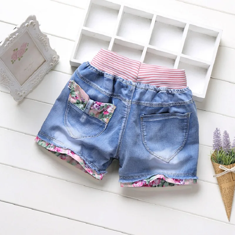 Летние джинсовые шорты с цветочным принтом для девочек; Одежда для девочек-подростков; свободные рваные джинсы для детей; кружевные джинсовые штаны с кроликом для детей
