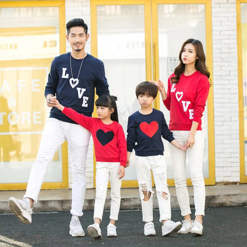 

New arrival 2017 Family Matching Outfits Mom/Dad/Baby Love Long-Sleeve Cotton T shirts spring/autumn Family Clothing sets
