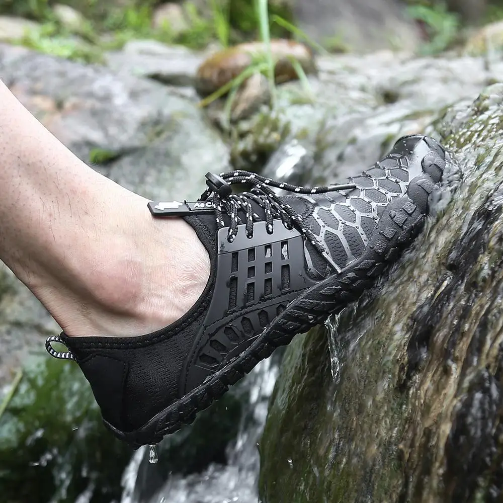 

Water Shoes Men Beach Sandals Summer Quick Dry Sea Upstream Rivers Aqua Shoes Diving Swimming Socks Shoes Tenis Masculino Mujer