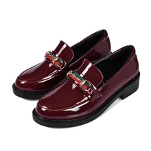 Брендовые женские лоферы на плоской подошве; модная однотонная обувь без застежки из лакированной кожи; базовые женские туфли с острым носком; цвет черный, красный, оранжевый