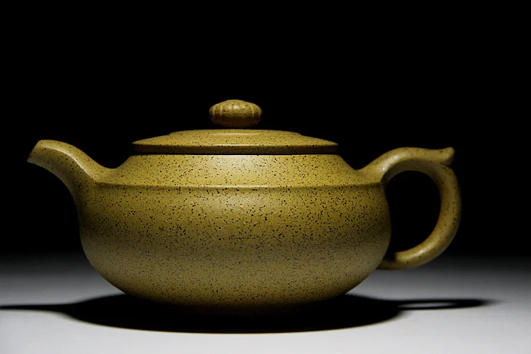 Line round tea pot Yixing Zisha teapot Huanglongshan sesame seeds mud master handmade teapot special Line round tea pot Yixing Zisha teapot Huanglongshan sesame seeds mud master handmade teapot special