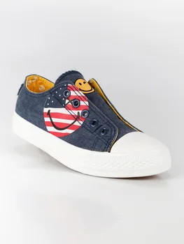 

Low sneakers slip on