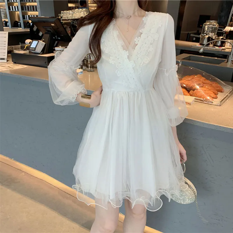 

Vintage mesh V neck lace super fairy dress spring new long sleeved embroidered white dress seaside holiday travel beach dresses