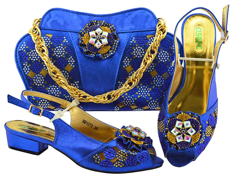 Les Italiennes Correspondre Et Sac Dernières Italien Avec Strass Chaussures Ensemble Partie Sacs Pour Assortis À Décoré qgWTtBwx